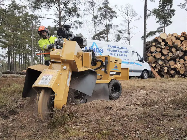Stubbfräsning med stubbfräs – Linds Trädfällning